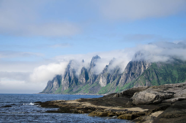 Vista del Okehornan o Dientes del Diablo, Noruega
. - Foto, Imagen