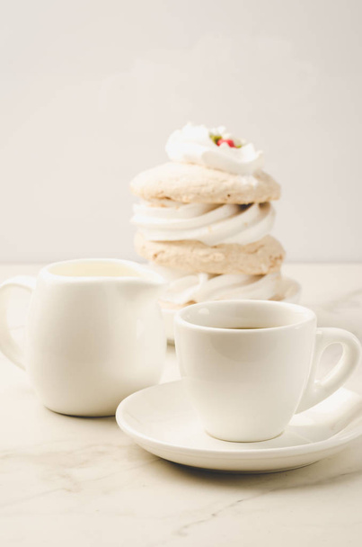 Breakfast with coffee, milk and white cream dessert/Breakfast with coffee, milk and white cream dessert on a white background. Selective focus - Foto, Imagen