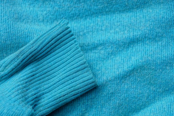 袖としわくちゃの服のターコイズ ブルーのウール背景 - 写真・画像