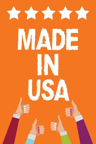 Teksti on tehty USA:ssa. Business konsepti American brändi Yhdysvallat Valmistettu Paikallinen tuote Miehet naiset kädet peukalot hyväksyntää viisi tähteä tietoa oranssi tausta
 - Valokuva, kuva