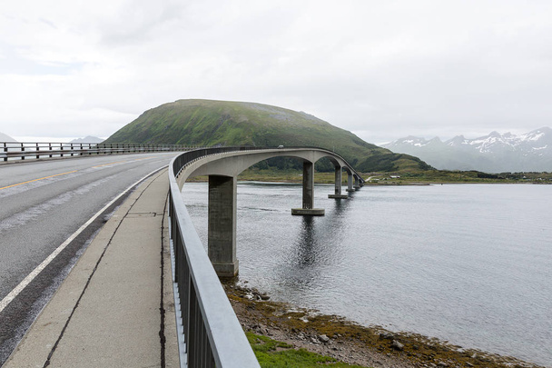 car bridge connects Norwegian islands on Lofoten, Nordland, Norway - Foto, Bild