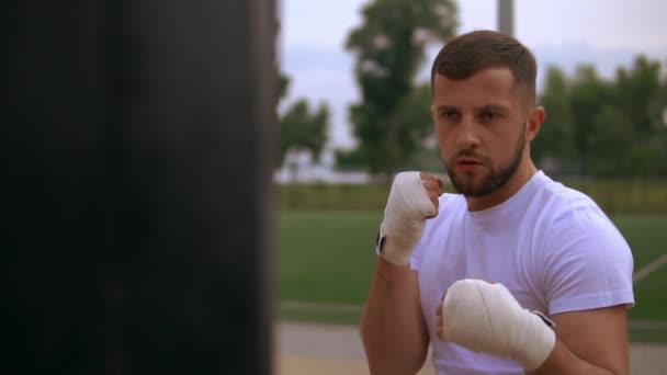 male athlete punching punchball - Filmati, video