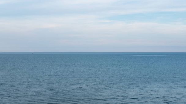 Image de mer ou d'océan avec beau fond bleu ciel - Photo, image