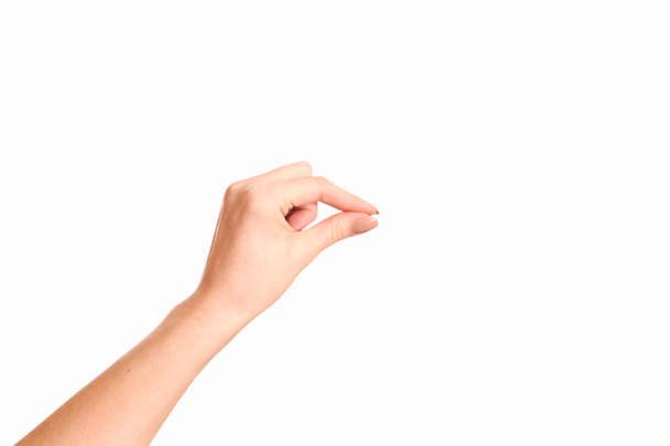 Mão mostrando o tamanho pequeno. Isolamento sobre fundo branco
 - Foto, Imagem