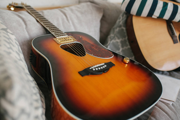 Gitar çalmayı öğrenme. Müzik eğitimi ve ders dışı dersleri - Fotoğraf, Görsel