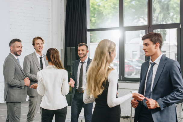 young professional businesspeople standing and talking in hub - Foto, Imagem