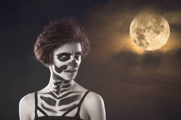 atraktivní žena s cukrem lebka make-up. Halloween - Fotografie, Obrázek