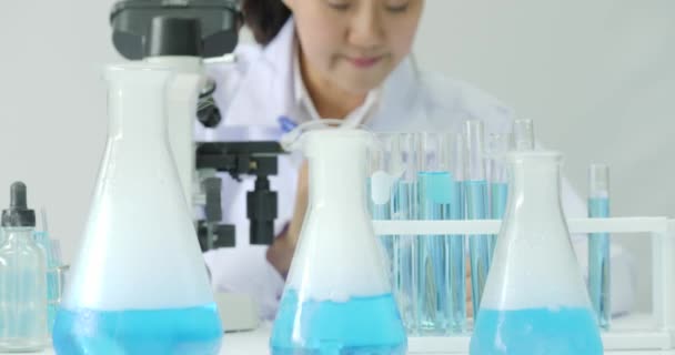 Medical research scientists work on modern laboratory. - Video, Çekim
