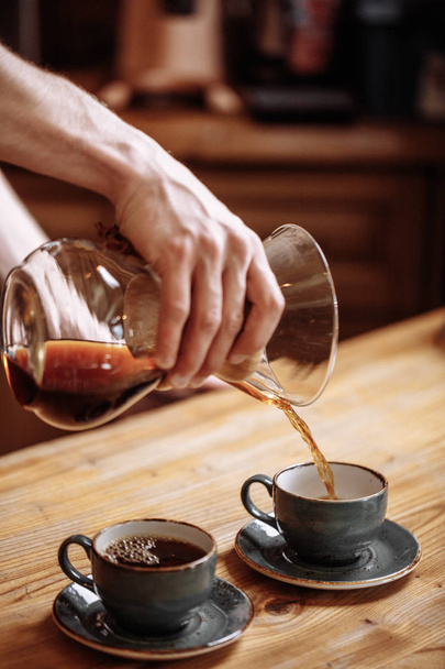 coffee is made by chemex - Zdjęcie, obraz