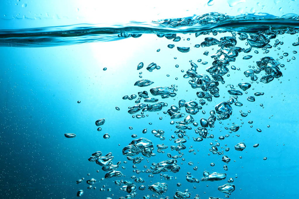 Agua dulce con burbujas - Foto, imagen