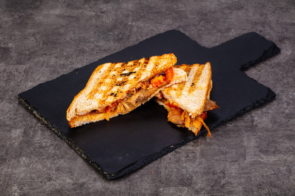 Sandwich au bœuf et tomates
 - Photo, image