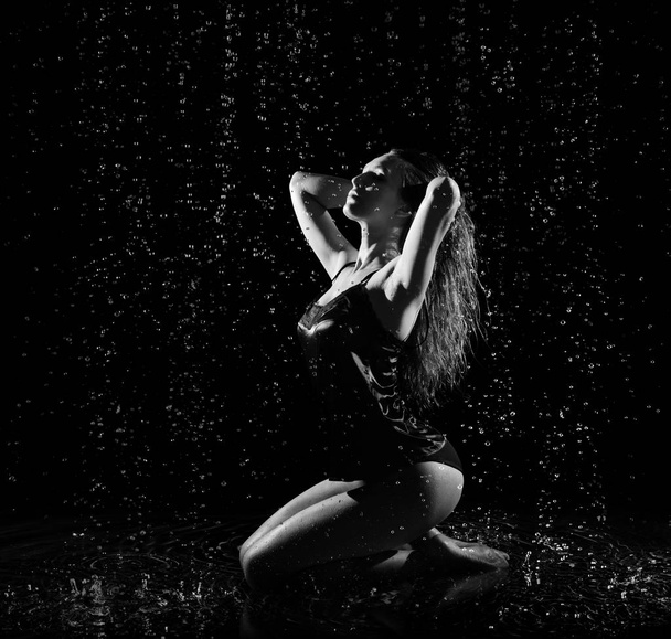 Young woman with water drops (monochrome) - Foto, Imagem