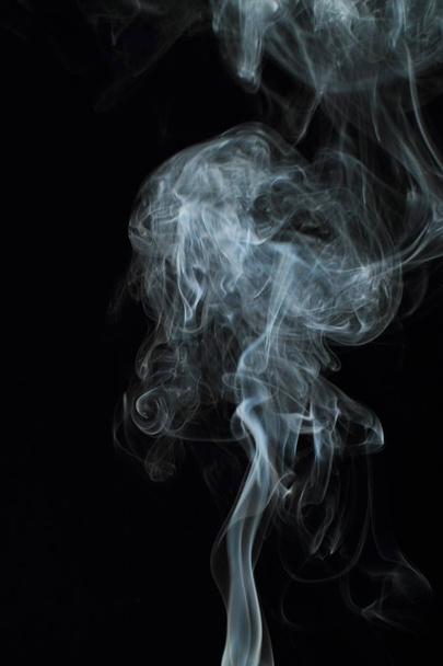 Λευκή υφή καπνού σε μαύρο φόντο - Φωτογραφία, εικόνα