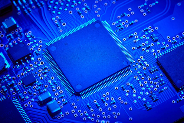 Close-up de placa de circuito eletrônico com processador de placa-mãe do computador
 - Foto, Imagem