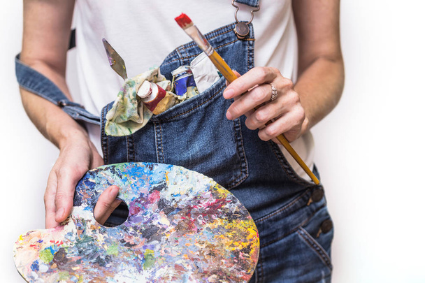 time of creativity. girl painter holds a brus - Фото, зображення
