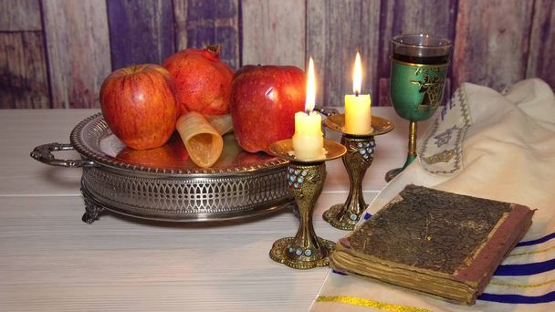 Єврейський святом Рош Хашанах єврейський Новий рік свято концепції. Традиційної символів селективного Розмитий фокус - Фото, зображення