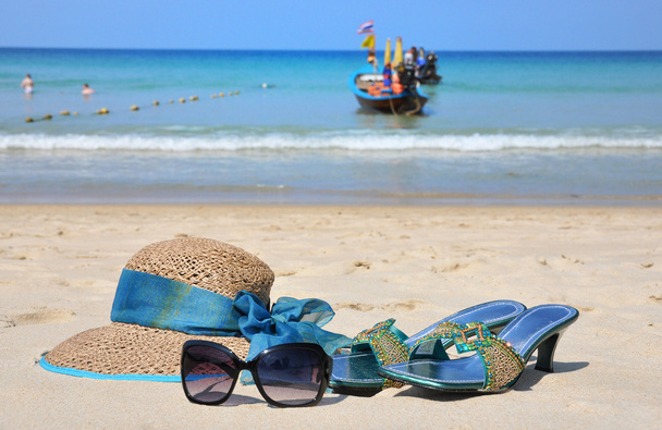タイ プーケット島のビーチに麦わら帽子 - 写真・画像
