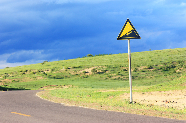 Paysage de la route avec panneau indicateur
 - Photo, image