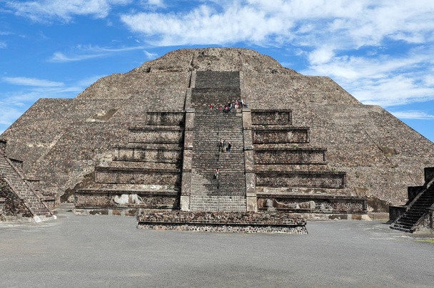 Η πυραμίδα της Σελήνης αρχαία ερείπια κτηρίου στην Teotihuacan, στο Μεξικό. - Φωτογραφία, εικόνα