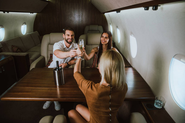 Group of friends going on vacation with a private jet - Foto, immagini