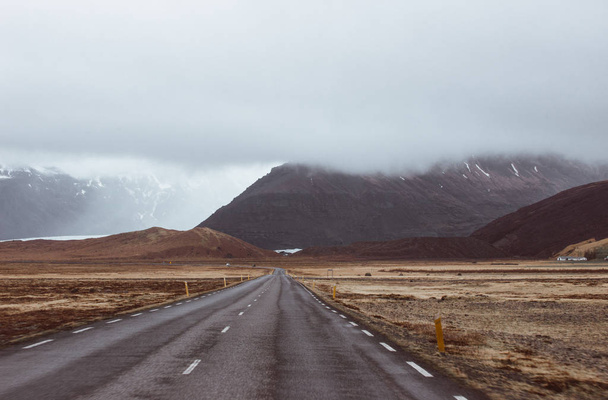 Wanderlust explorer Ανακαλύπτοντας Ισλανδικά φυσικά θαύματα - Φωτογραφία, εικόνα