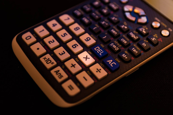 Vermenigvuldiging toets van het toetsenbord van een wetenschappelijke rekenmachine - Foto, afbeelding