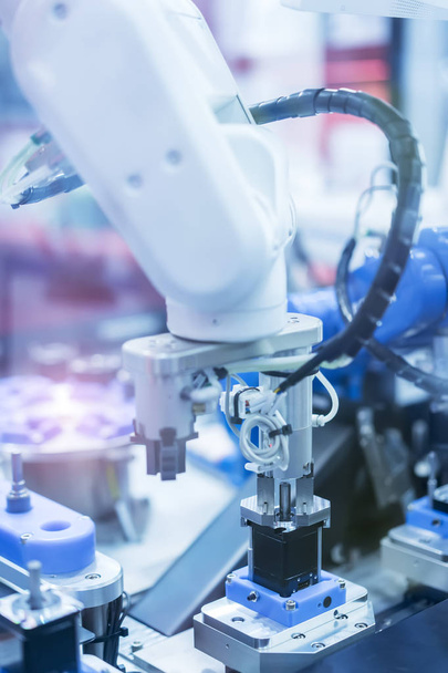 Endüstriyel imalat fabrikasında robotik el makinesi, Akıllı fabrika sektörü 4.0 konsepti. - Fotoğraf, Görsel