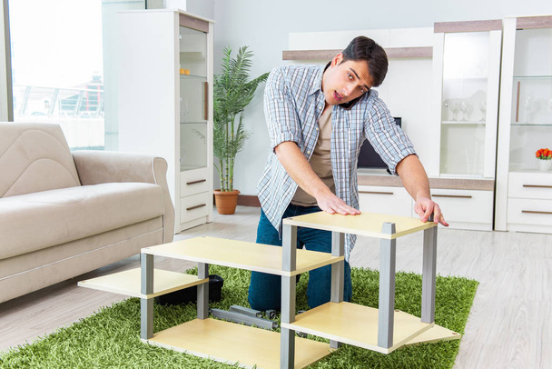 Man assembling furniture at home - Foto, Bild
