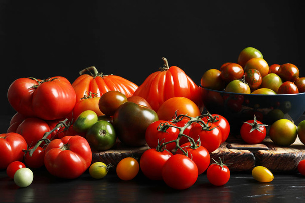 Composition with tasty juicy tomatoes on table - Foto, Imagen