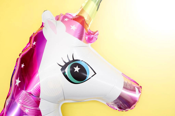 A studio photo of a unicorn balloon - Фото, зображення