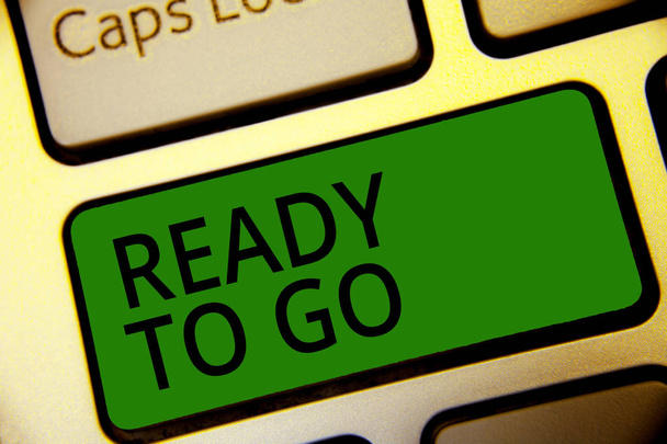 Tekst pisma ręcznego pisania, Ready To Go. Pojęcia, co oznacza, ktoś pyta, jeśli jest przygotowany lub pakowane jego rzeczy Keyboard zielony klucz zamiar utworzyć komputer odbicie dokumentu - Zdjęcie, obraz