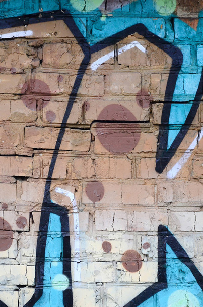Graffitipiirustusten sirpale. Vanha seinä koristeltu maalitahroja tyyliin katutaiteen kulttuuria. Värillinen taustakuvio
. - Valokuva, kuva