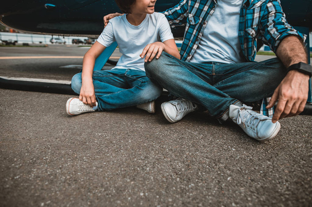 Positive boy communicating with father on ground - Foto, Imagem
