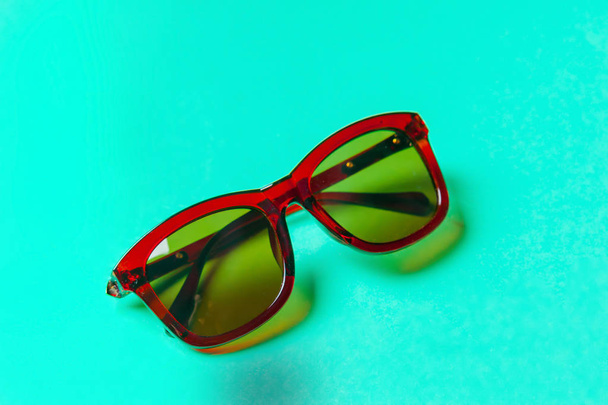 sunglasses on blue background  - Foto, Imagem