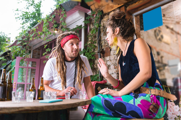 Couple of hippies feeling emotional while discussing something - Foto, afbeelding