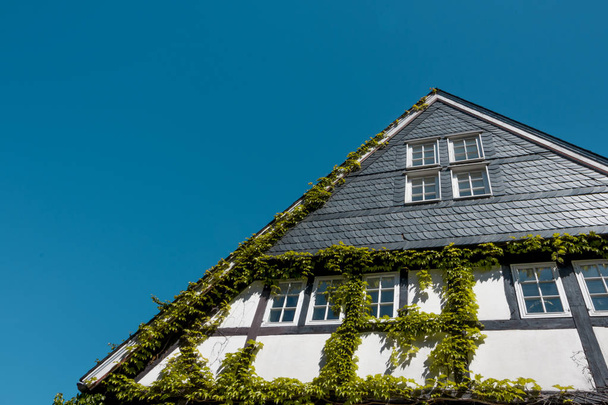 ドイツの歴史的な framehouse - 写真・画像
