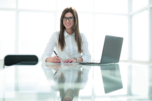 responsible business woman working with documents - Foto, Imagen