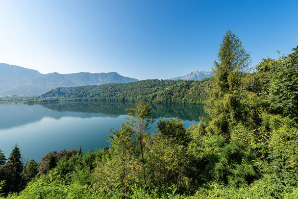 Lago di Levico (Lake), Levico Terme, Trentino Alto Adige,イタリア,ヨーロッパ - 写真・画像