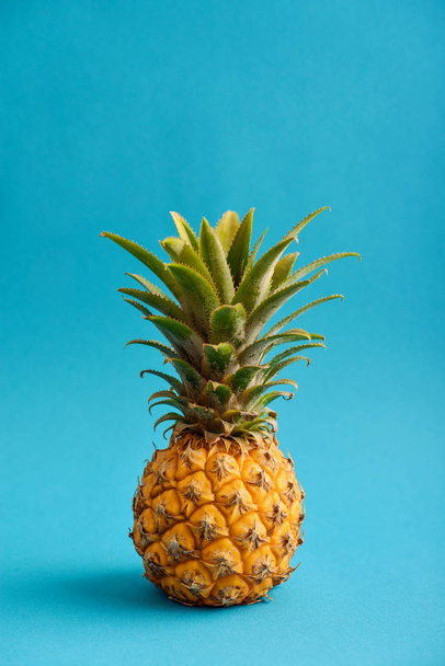 Fresh ripe whole pineapple fruite on blue backgroun - Foto, afbeelding