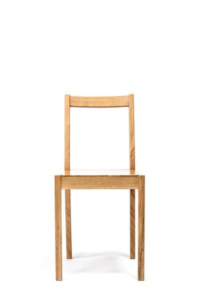 Tahta küçük sandalye mobilyaları beyaz arka planda izole edilmiş.  - Fotoğraf, Görsel