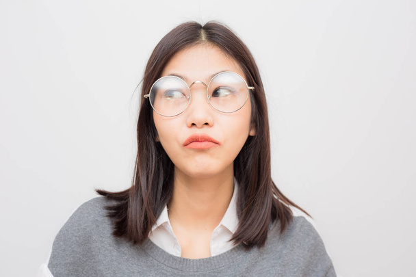 Šťastné mladé firmy brýle ženy proti bílým pozadím - Fotografie, Obrázek
