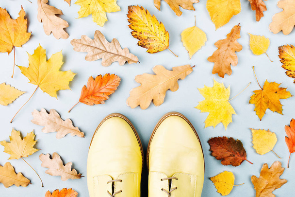 Autumn composition with shoes and dry leaves - Foto, Imagem