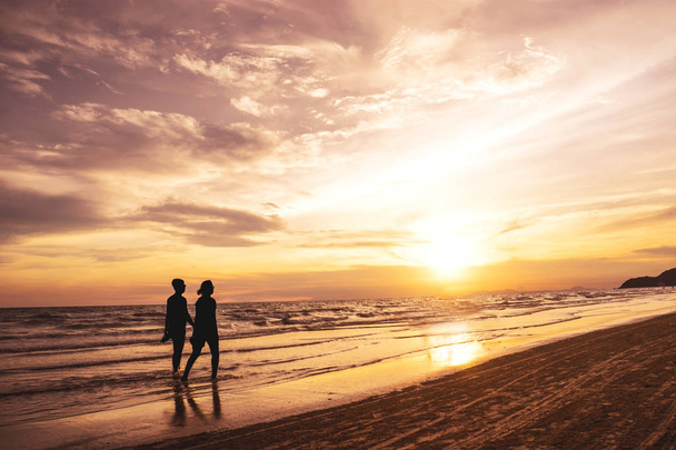 Пара прогулок вдоль берега океана
 - Фото, изображение