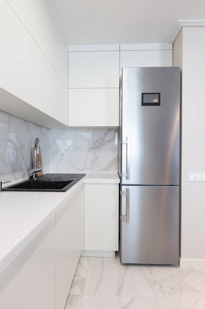 Kitchen fridge in modern room - Zdjęcie, obraz