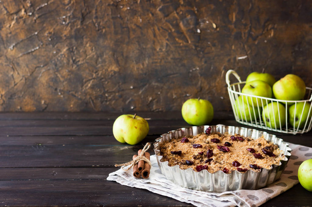Geleneksel İngiliz tatlı elma yengeç ile kurutulmuş cranberries - Fotoğraf, Görsel