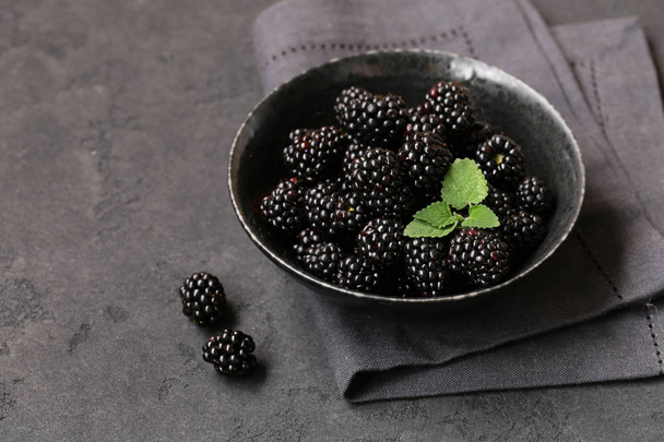 fresh organic sweet raspberries healthy food - Foto, immagini