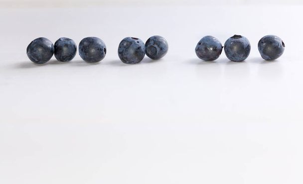 blueberries in a row, copy space - Foto, Imagem