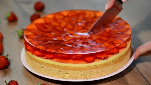 Cutting a piece of strawberry cake with jelly. - Footage, Video