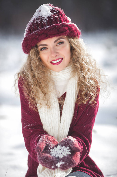 Close up portrait of young beautiful woman on winter background - Photo, Image