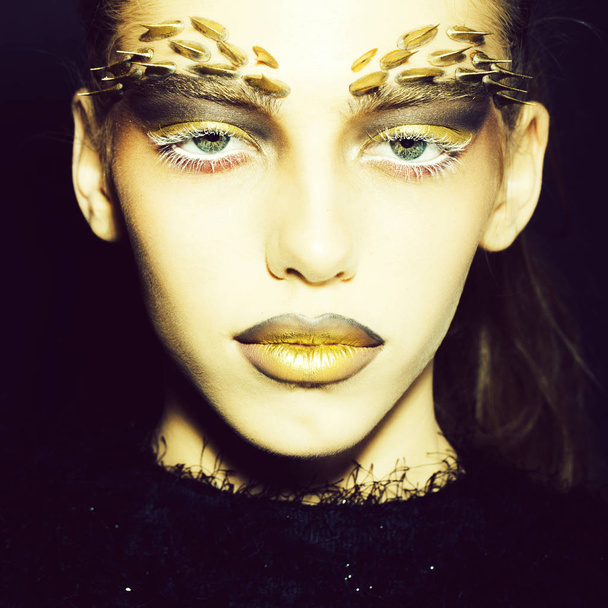 Thorn golden female makeup - Foto, Imagem